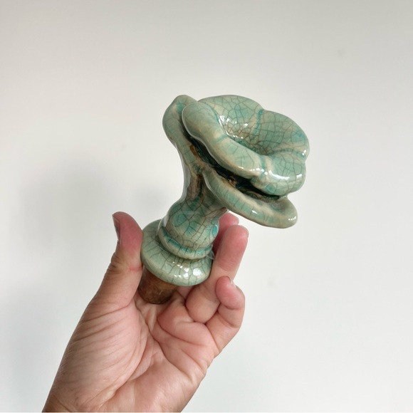 Vintage Celadon Crackled Floral Bottle Stopper Teal Turquoise Beautiful No Chips - Picture 1 of 9